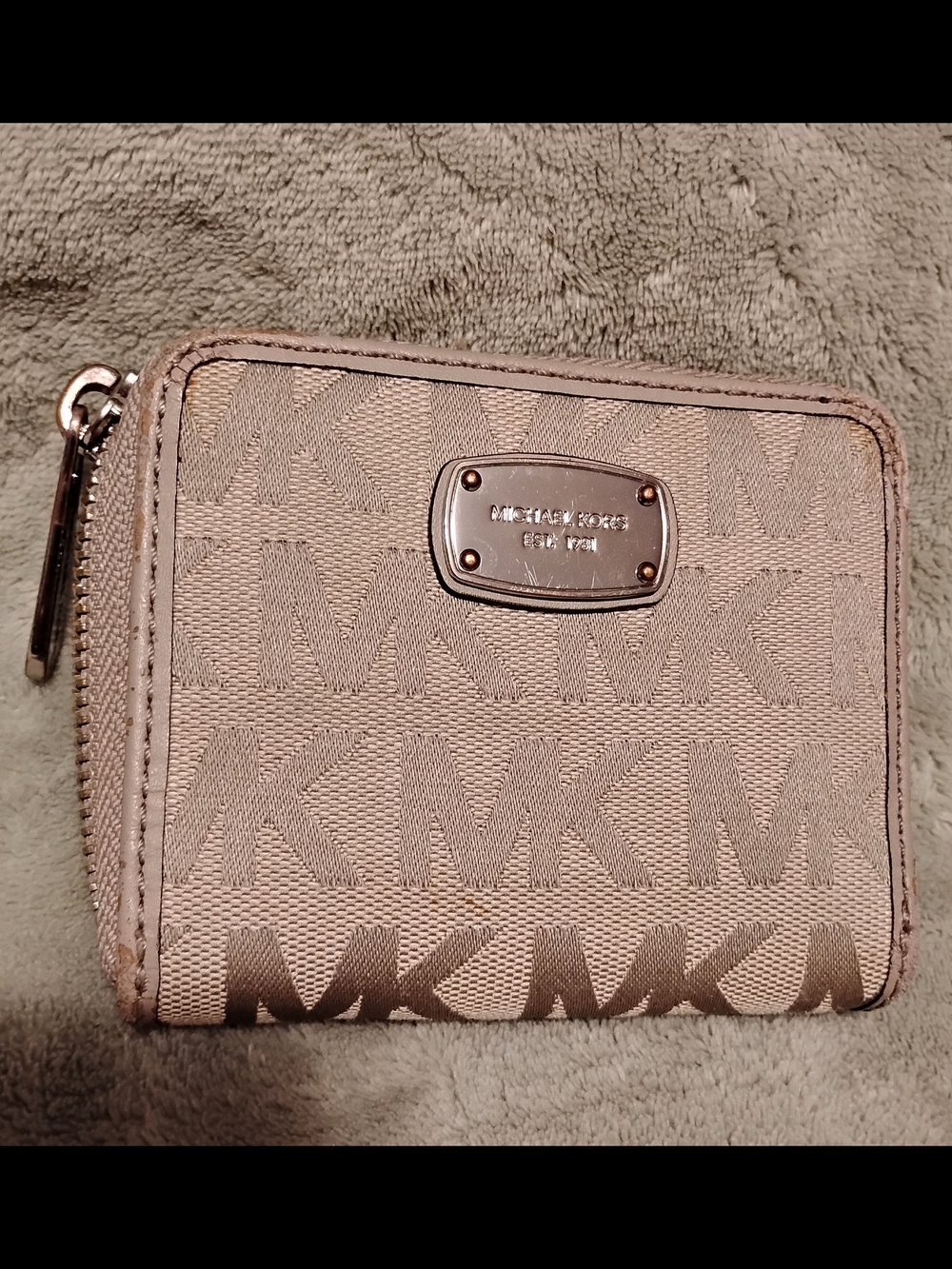 Michael Kors Signature MK Zip Wallet in Light Taupe
